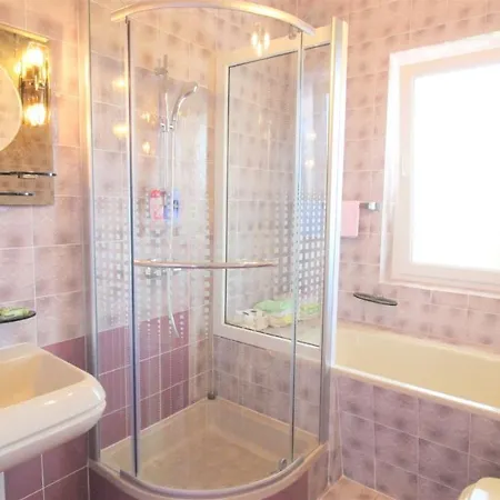 Tamaris, 600 M From The Novigrad (Istria)