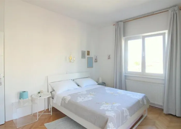 Tamaris, 600 M From The Novigrad Istria